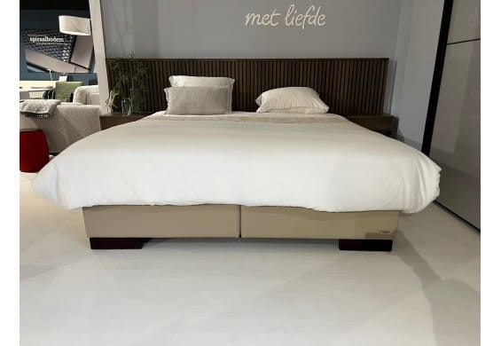 Hoofdbord Marriot met een boxspring gecombineerd