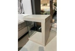 Wonderland nachtkastje grijs gebeitst hout met glas Wonderland nachtkastje grijs gebeitst hout met glas