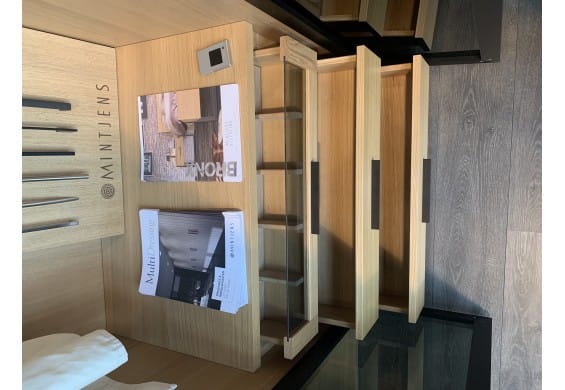 Linnenkast MultiDressing eikenhout en smoked glas 251x202x60 cm