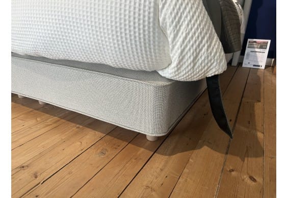 Boxspring Geneva, vlakke uitvoering, by Harrison Spinks